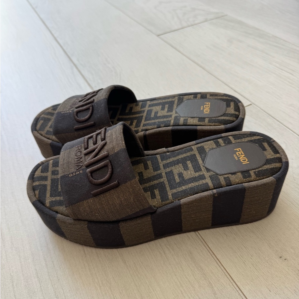 Fendi Sunshine Pequin Striped Platform Sandals - Picture 9 of 11